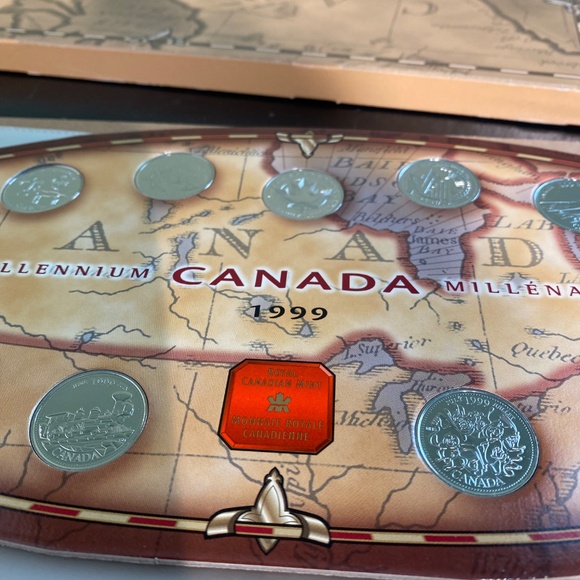 Royal Canadian Mint - Millenium Coin set - Picture 2 of 7